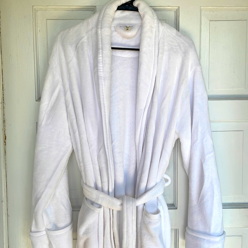 Women’s plush robe